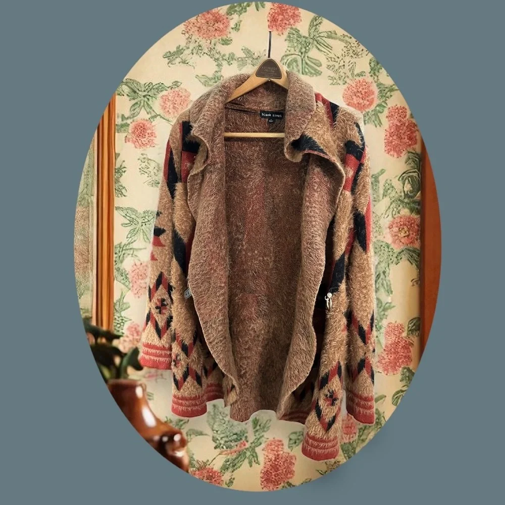 Black Rivet Aztec Southwestern Cozy Sweater Cardigan. Brown/Black/Red
Size: L - Picture 3 of 12
